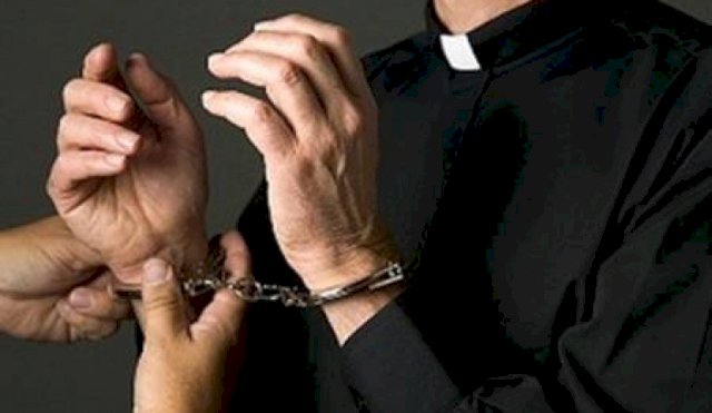 sacerdote preso