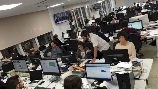 periodistas-trabajando-foto-referencial