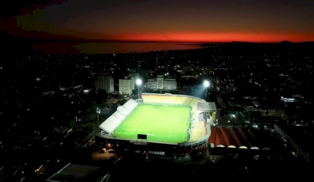 Estadio Domingo Burgueño Miguel aire en la noche