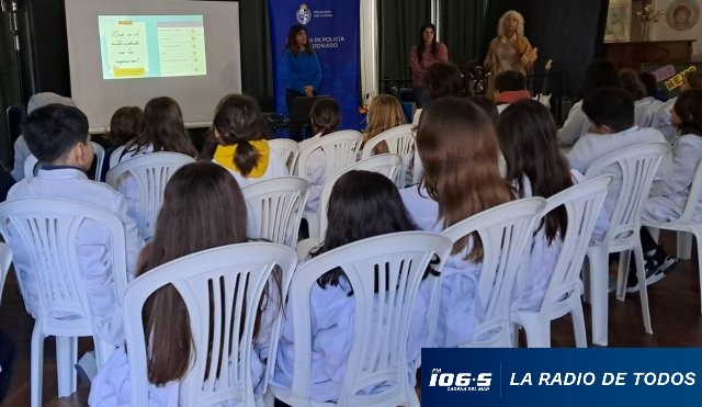 CHARLA POLICIA