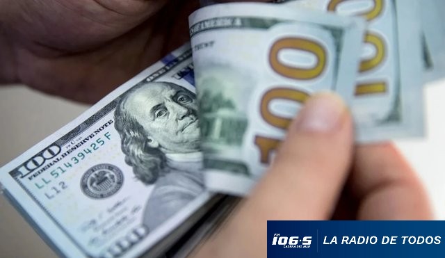 DOLARES BAJA