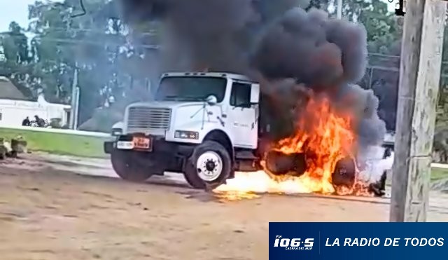 Camión vitumen fuego 
