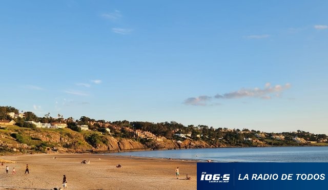 Playa verano desierta 