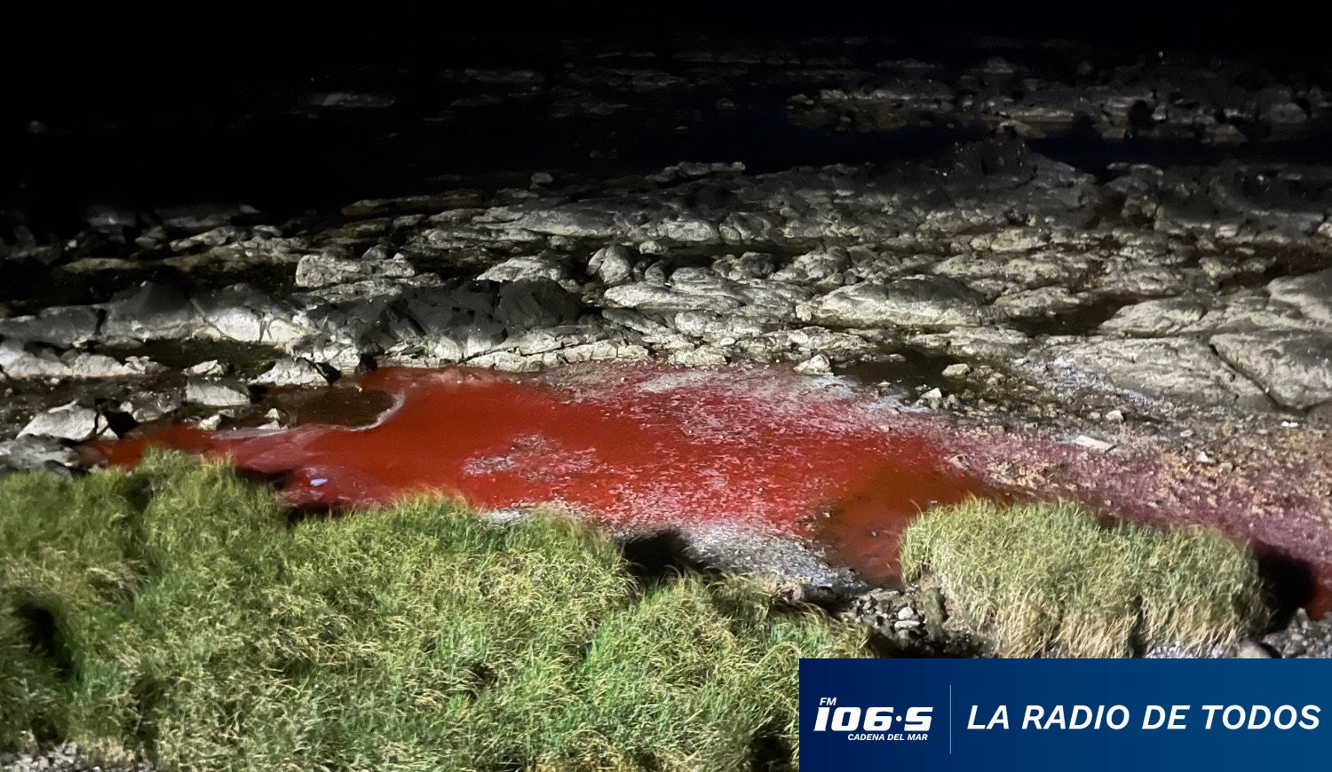 Color rojo en el agua