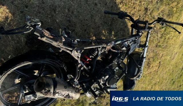Moto incendiada 