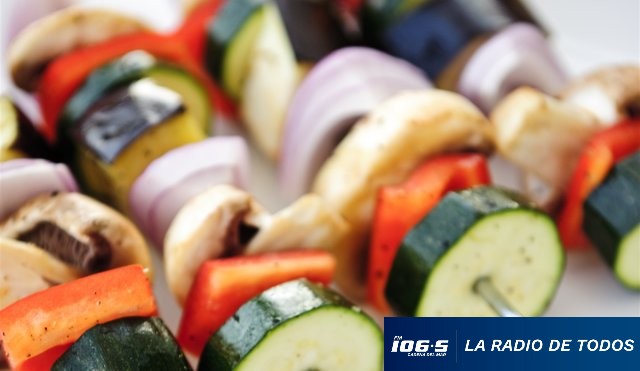 Gastronomía brochetas de verdura 