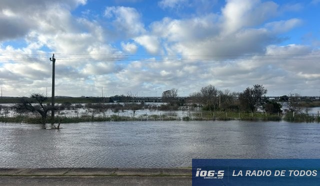 Temporal (Maldonado): el desborde en el tramo de la ex Ruta 39 genera complicaciones en el tránsito.