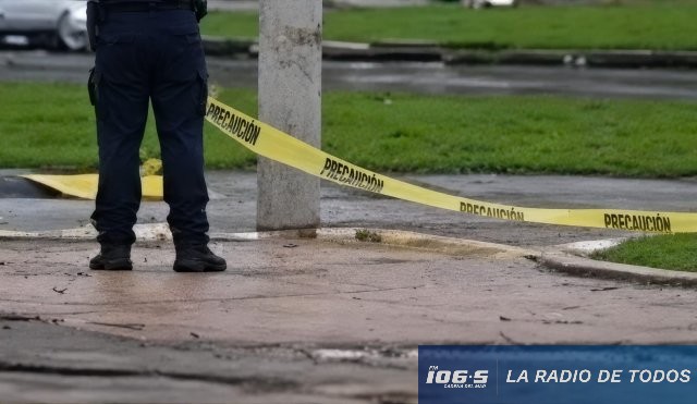 Siniestro fatal (Playa Mansa): motociclista de 26 años murió tras chocar contra una columna.
