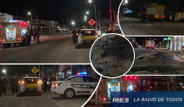 Motocicleta en llamas (La Barra): conductora resultó ilesa con daños materiales totales.