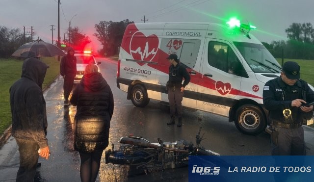 Siniestro de tránsito (Punta del Este): un hombre resultó lesionado tras despistar en su moto.